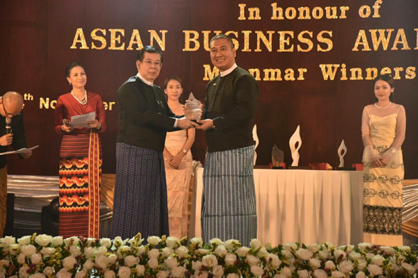 54f05-asian_business_award_01.jpg